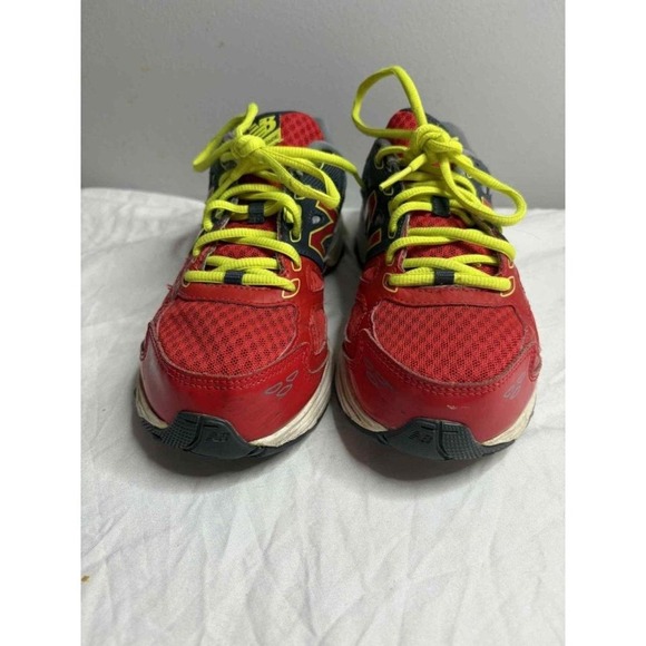 New Balance red and neon jr running shoes size 4 - Picture 2 of 6